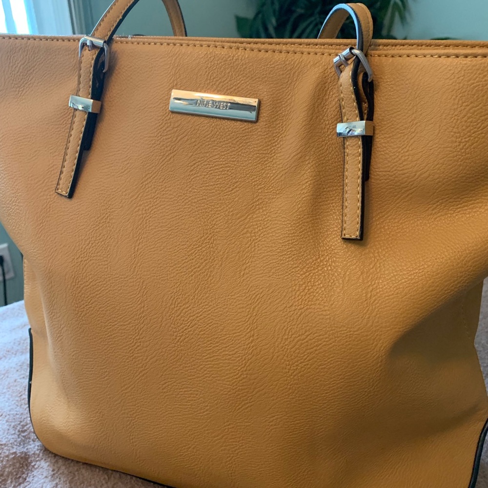 Bags - Picture 3 of 8